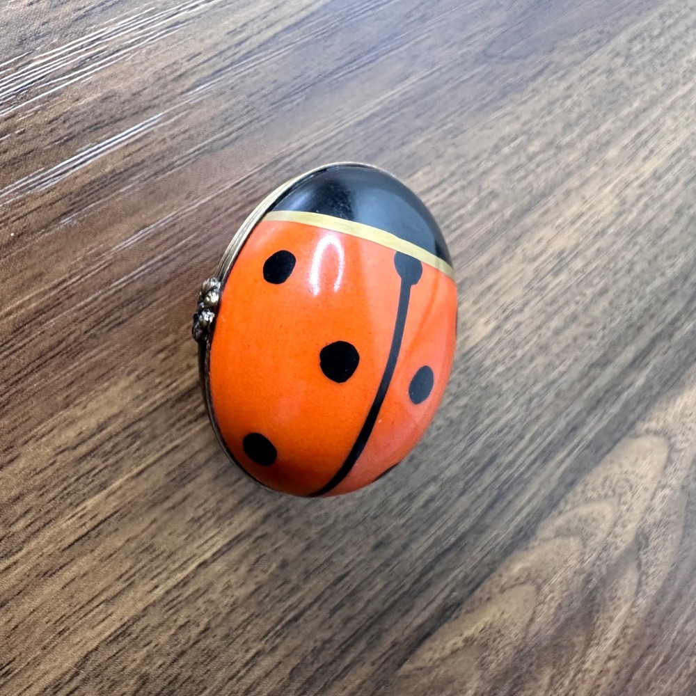 Limoges France Peint Main Ladybug Porcelain Trinket Box Hand Painted GR Signed